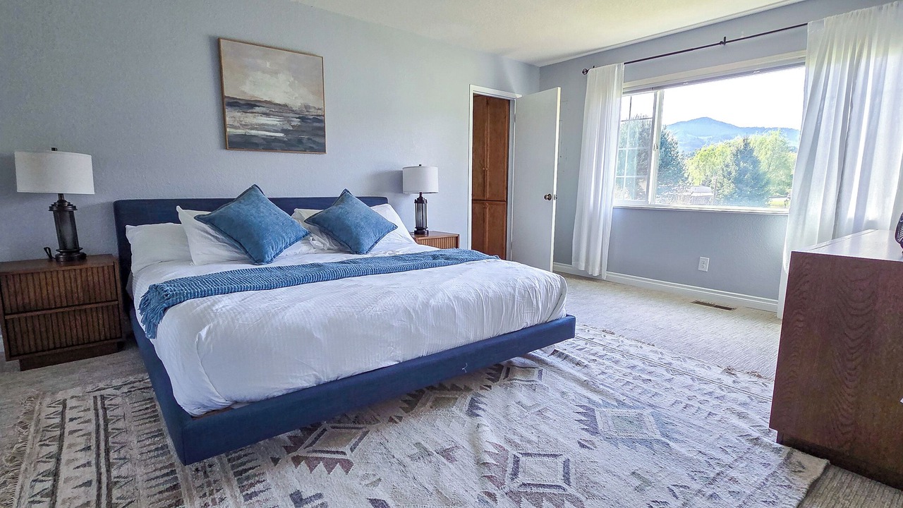 Photo of Bedroom in Roseburg
