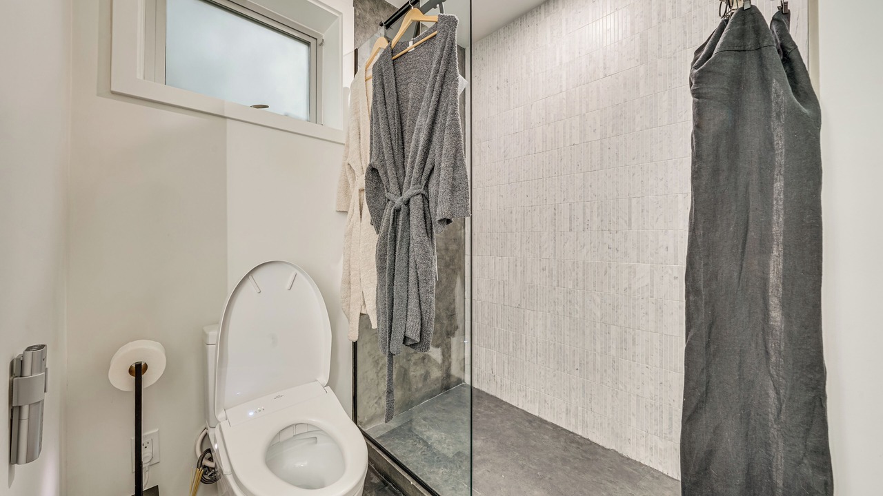 Photo of Bathroom in Lakeview
