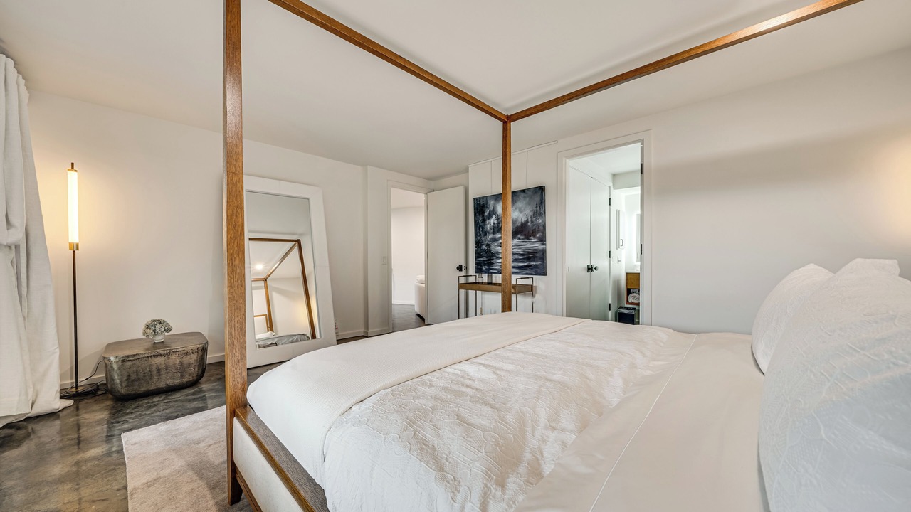 Photo of Bedroom in Lakeview