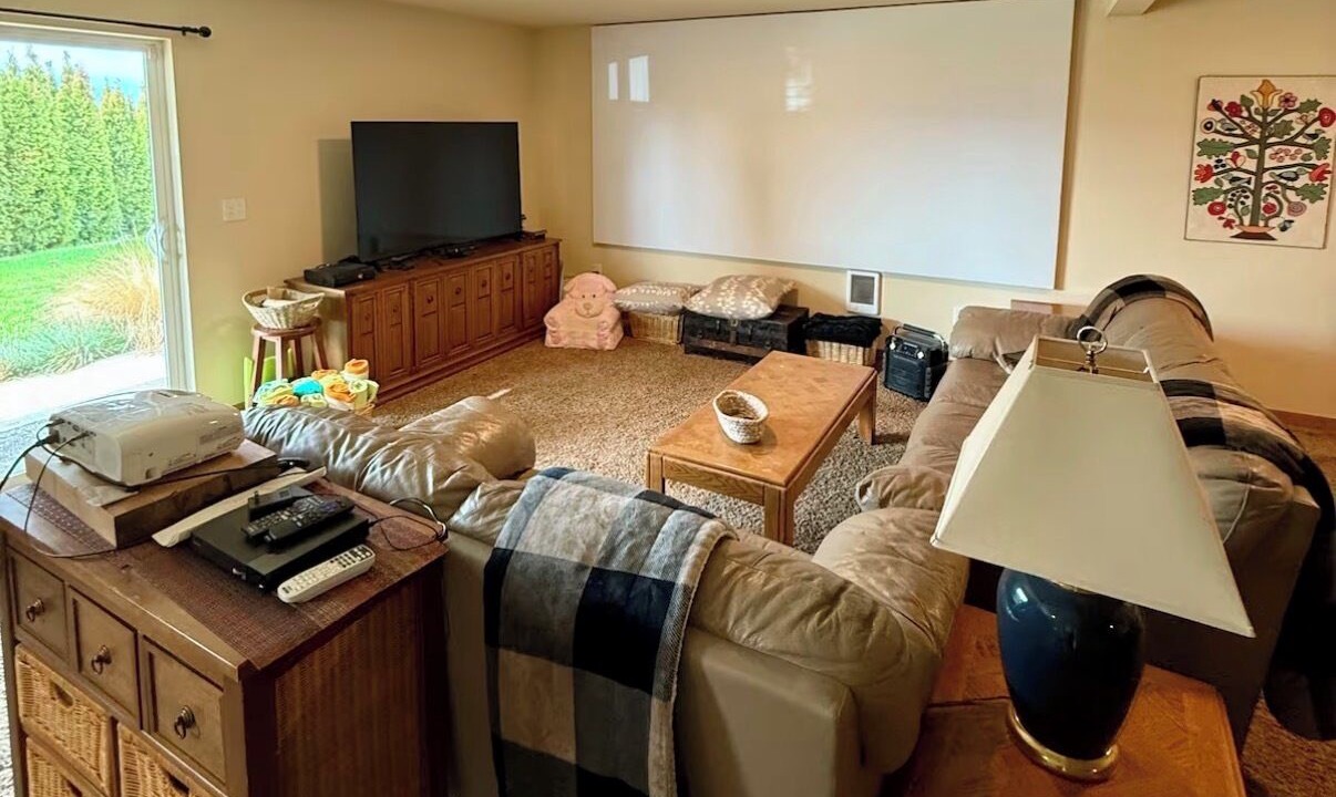 Photo of Livingroom in Manson