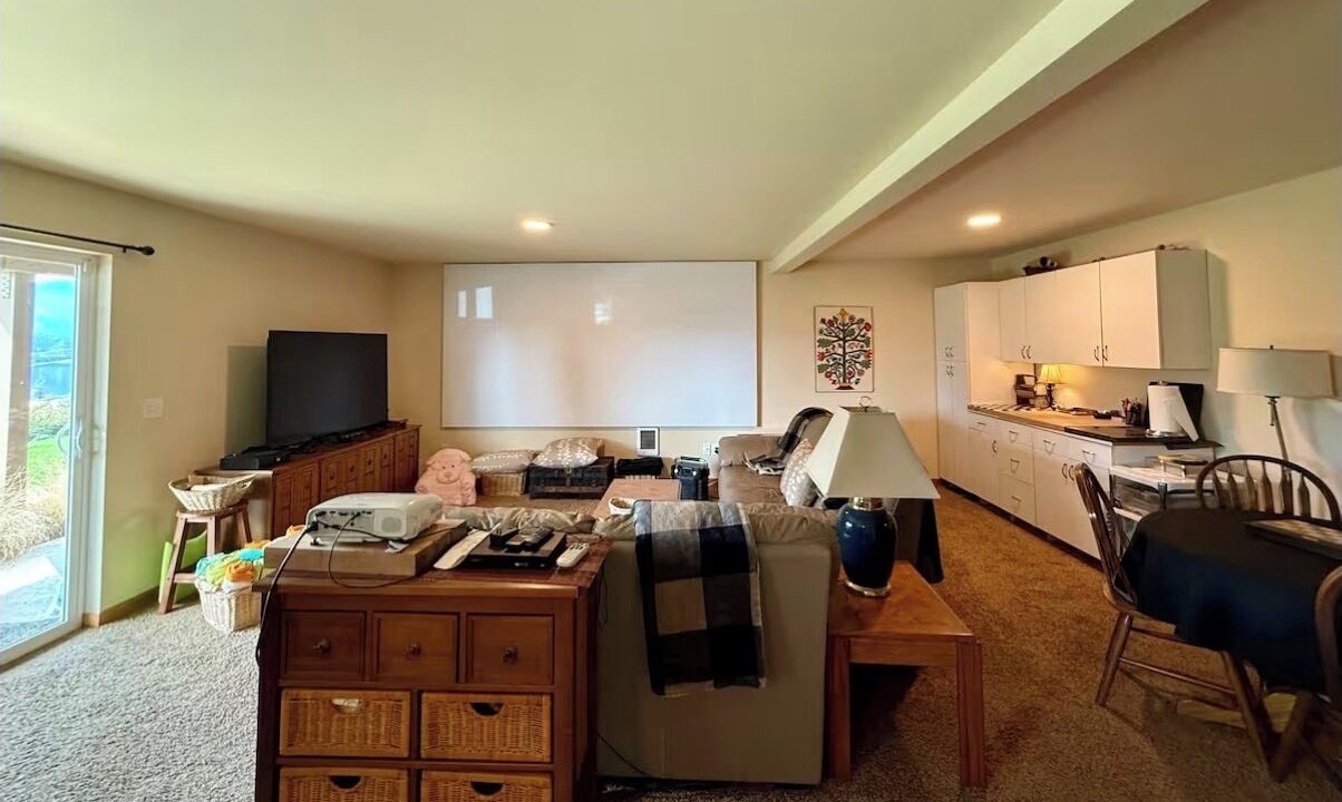 Photo of Livingroom in Manson