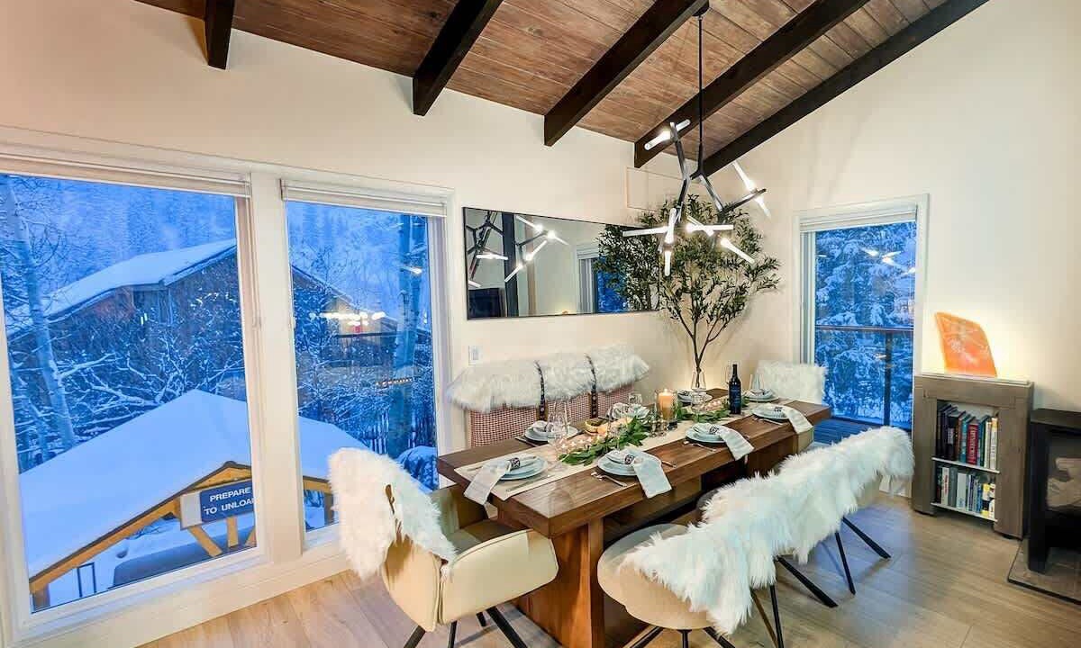 Photo of Livingroom in Hailey