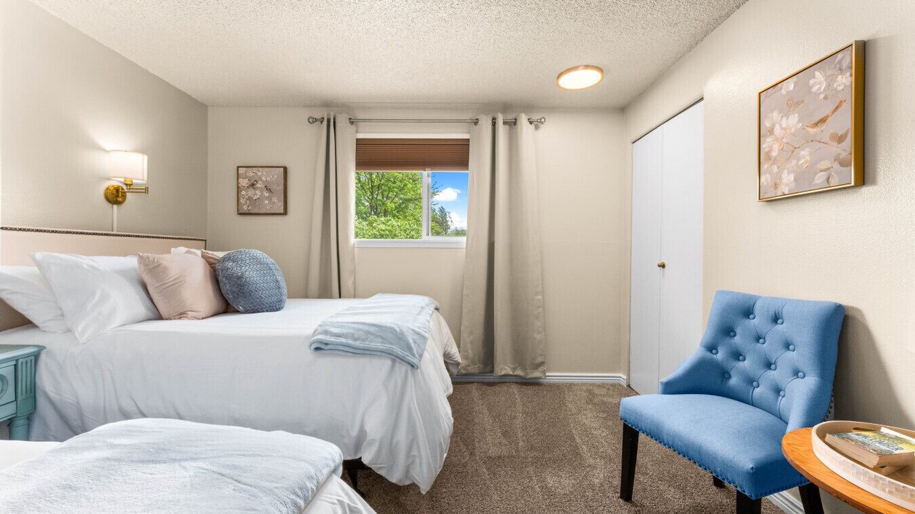 Photo of Bedroom in Eagle
