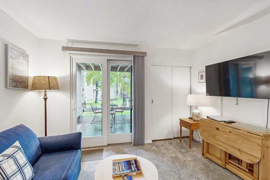 Photo of Livingroom in Elkhorn Village