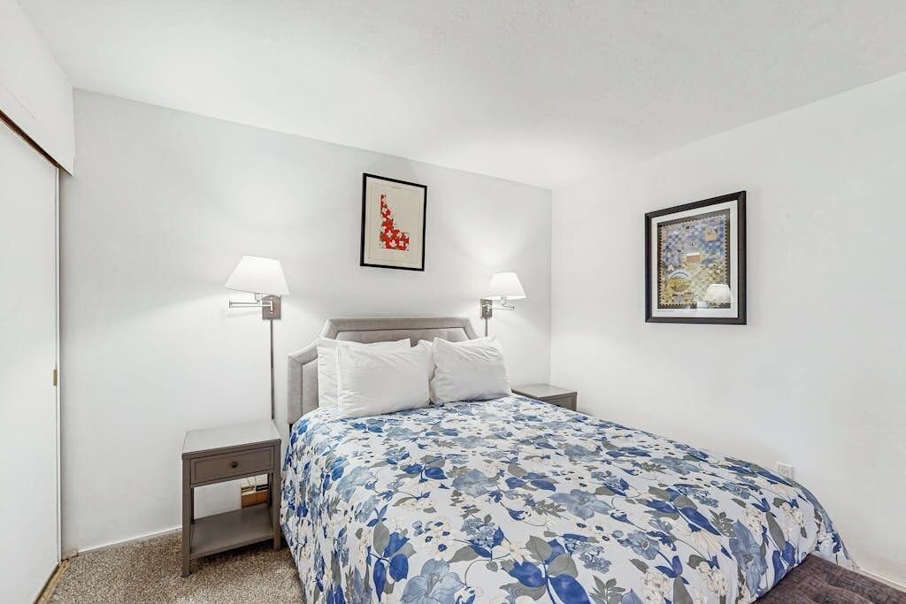 Photo of Bedroom in Elkhorn Village
