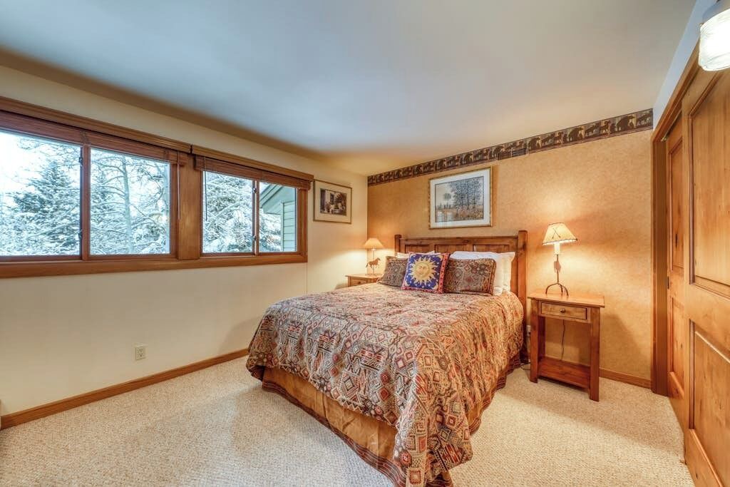 Photo of Bedroom in Elkhorn