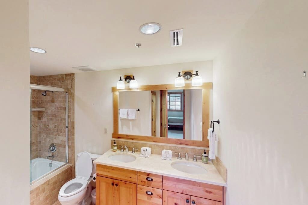Photo of Bathroom in Elkhorn Village