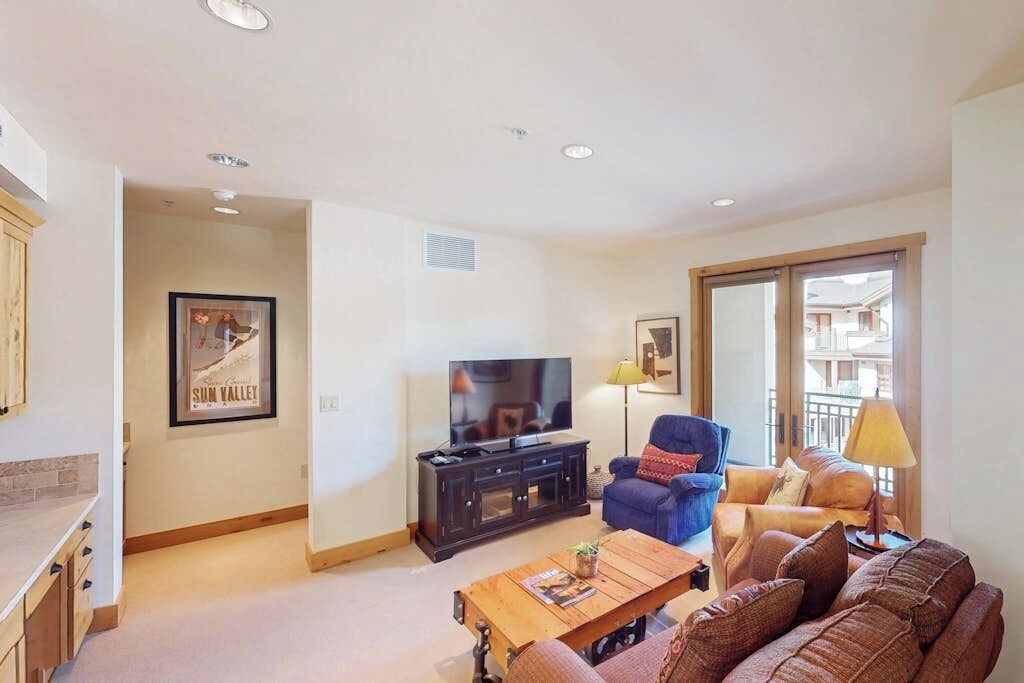 Photo of Livingroom in Elkhorn Village