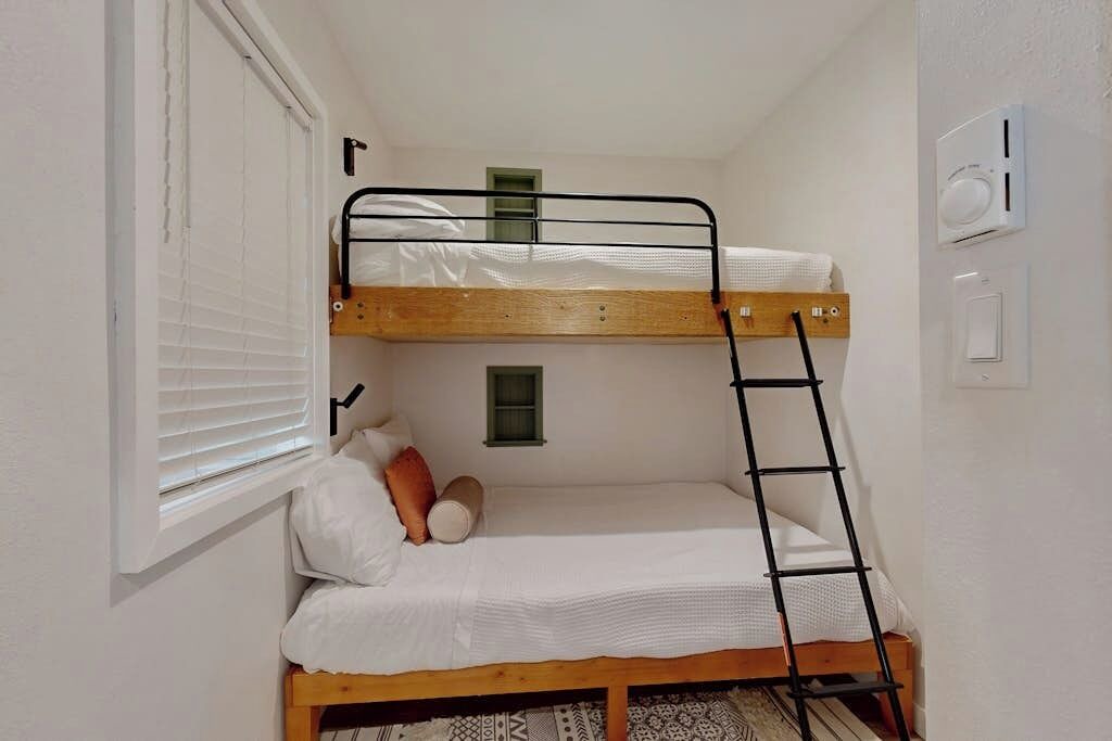 Photo of Bedroom in Elkhorn Village