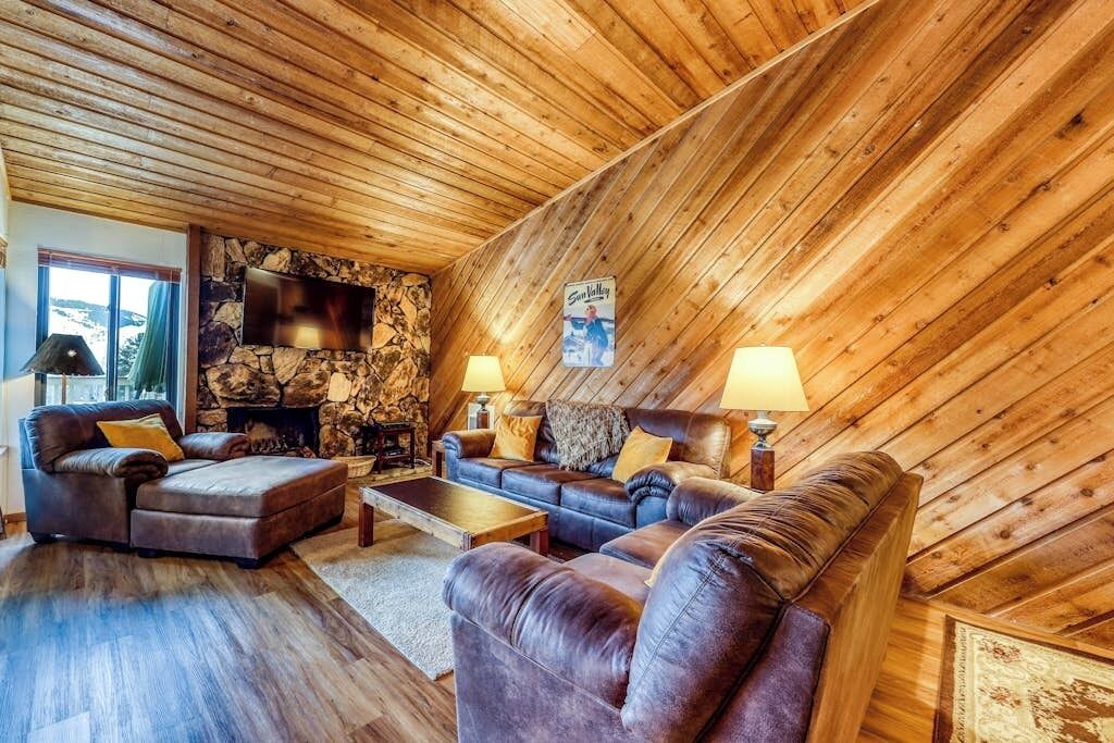 Photo of Livingroom in Elkhorn Village