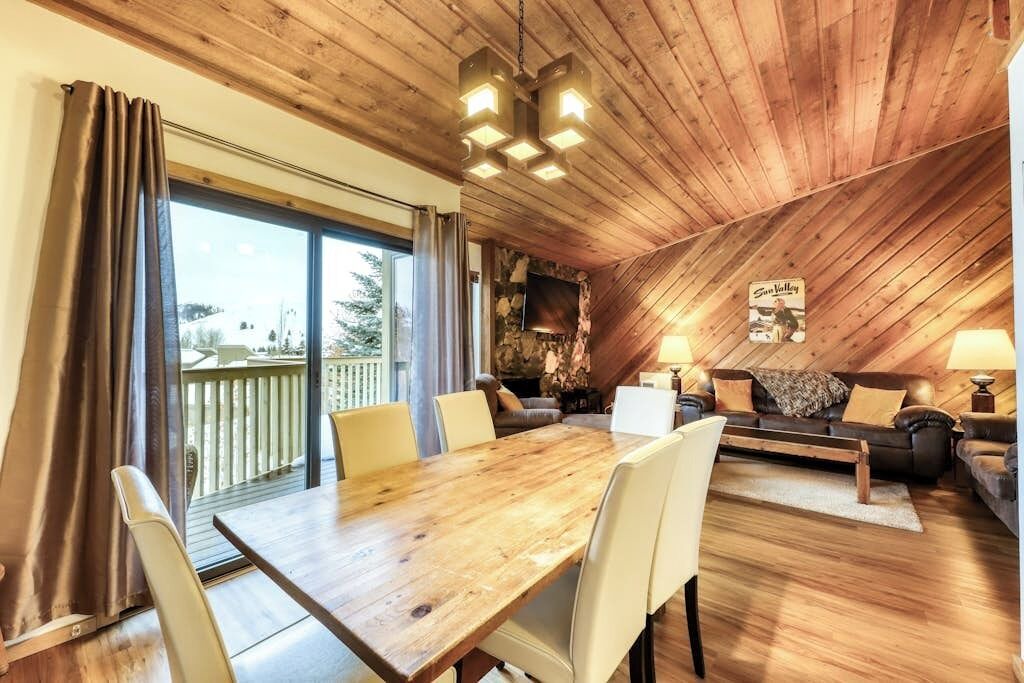 Photo of Livingroom in Elkhorn Village