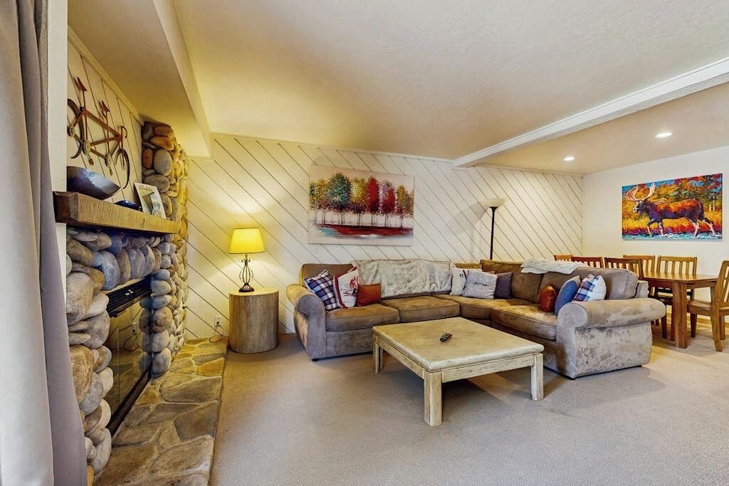 Photo of Livingroom in Elkhorn Village