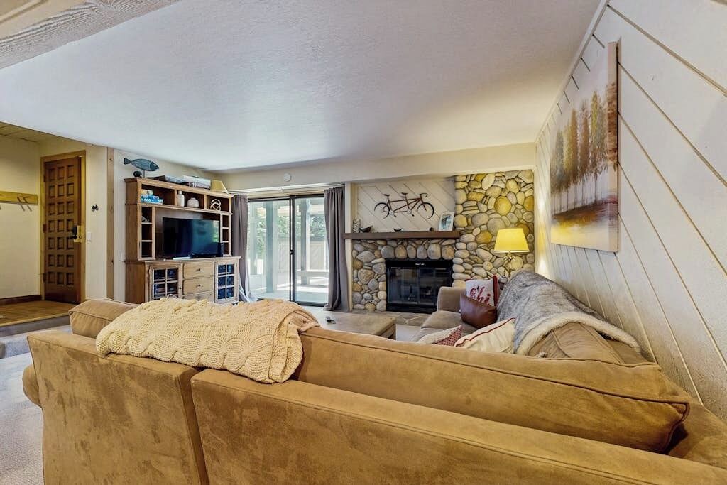 Photo of Livingroom in Elkhorn Village