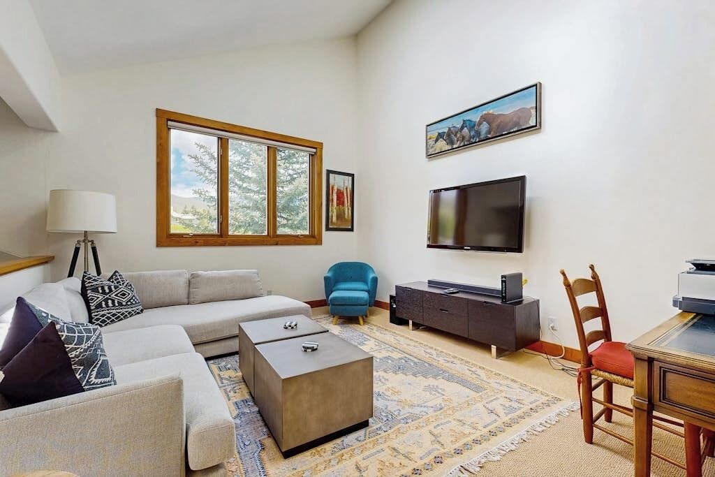 Photo of Livingroom in Elkhorn Village