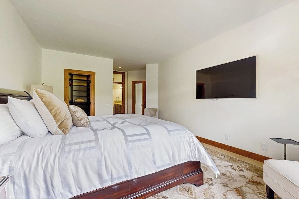 Photo of Bedroom in Elkhorn Village