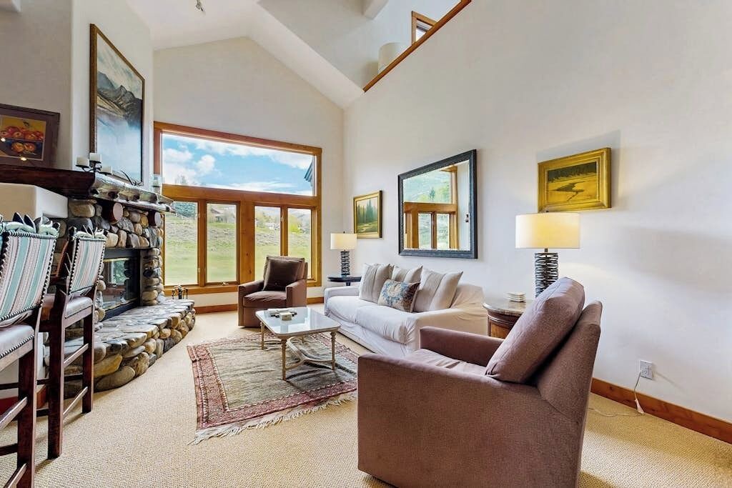 Photo of Livingroom in Elkhorn Village