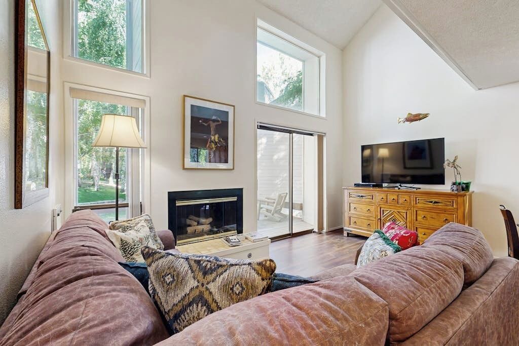 Photo of Livingroom in Elkhorn Village