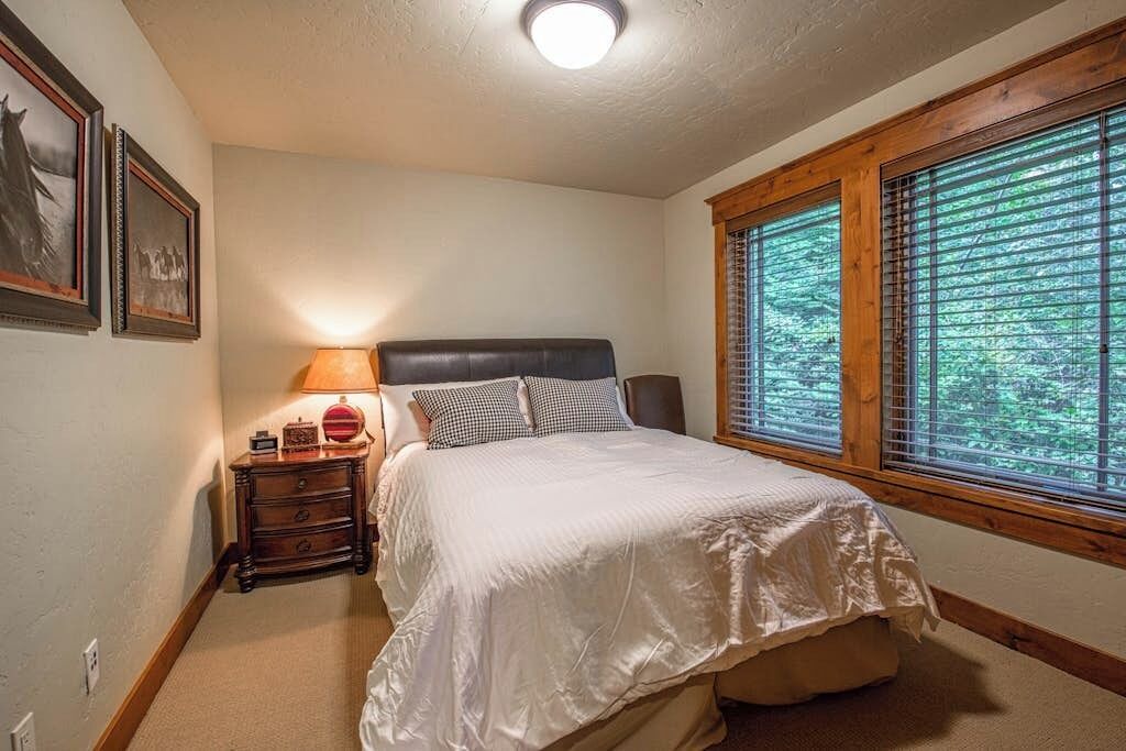 Photo of Bedroom in Sandpoint