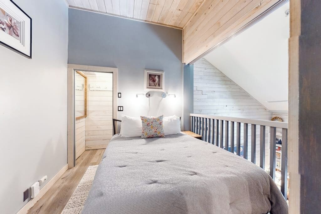 Photo of Bedroom in Elkhorn Village