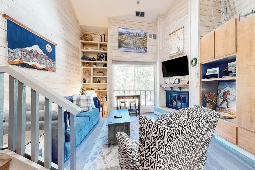 Photo of Livingroom in Elkhorn Village