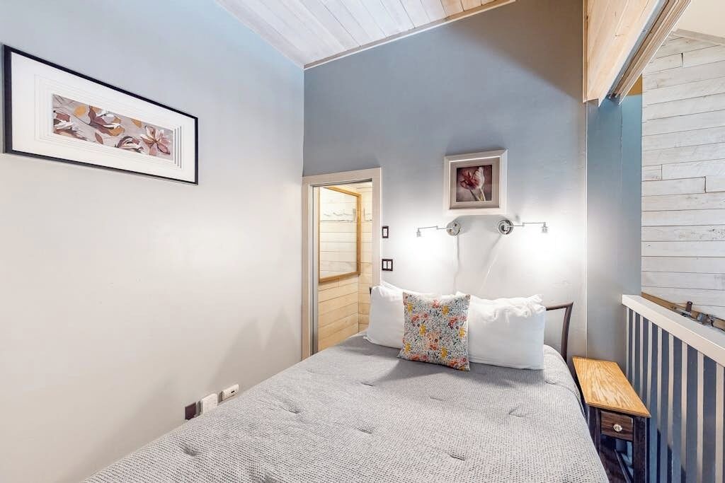 Photo of Bedroom in Elkhorn Village