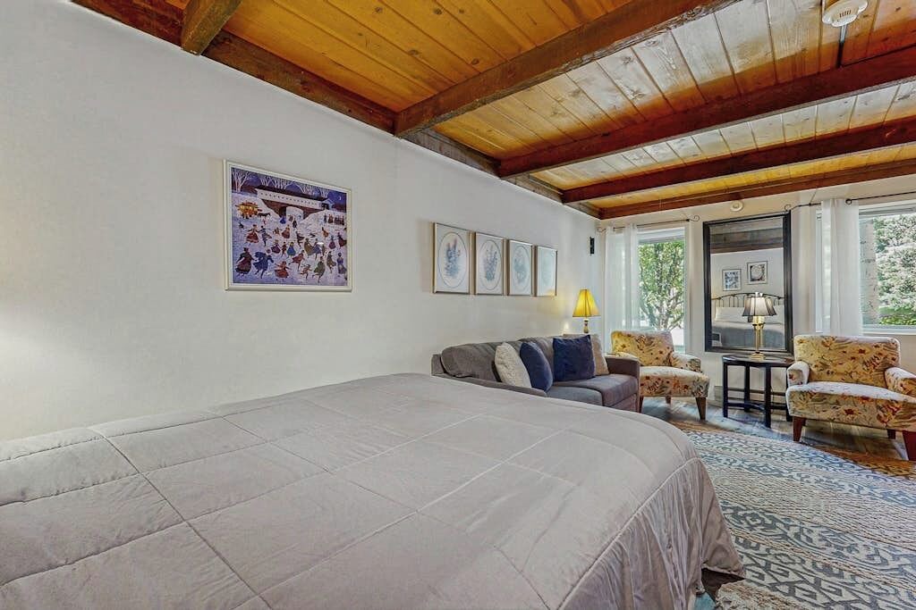 Photo of Bedroom in Elkhorn
