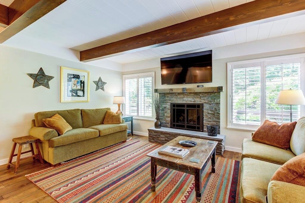 Photo of Livingroom in Elkhorn