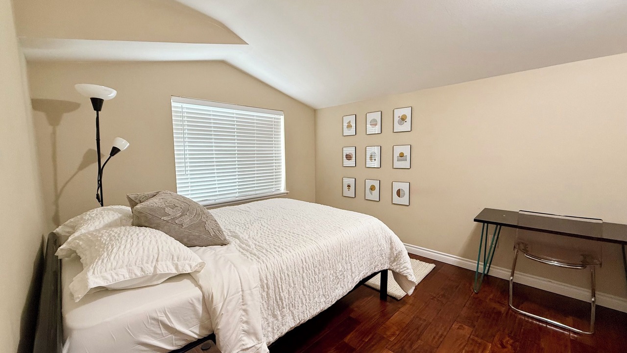 Photo of Bedroom in Mount Baker