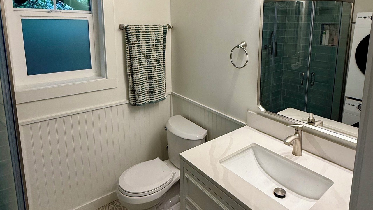 Photo of Bathroom in Endolyne