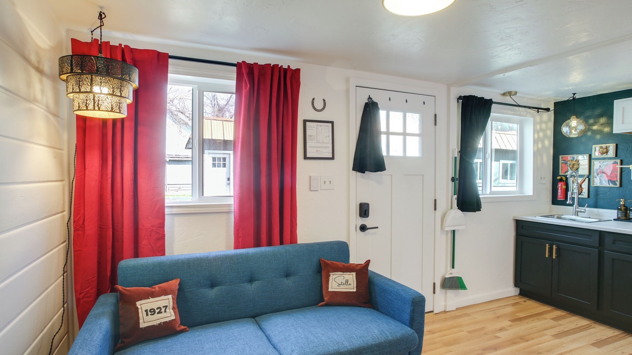 Photo of Livingroom in Latah Valley