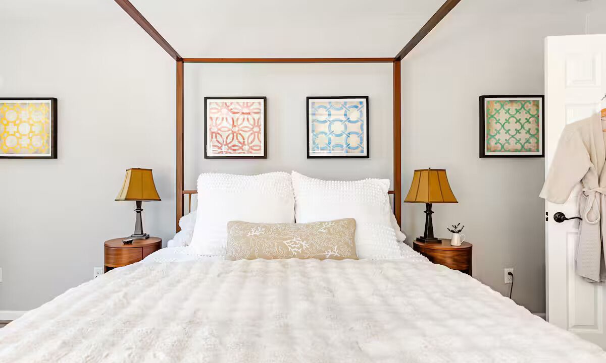 Photo of Bedroom in Rollingbay