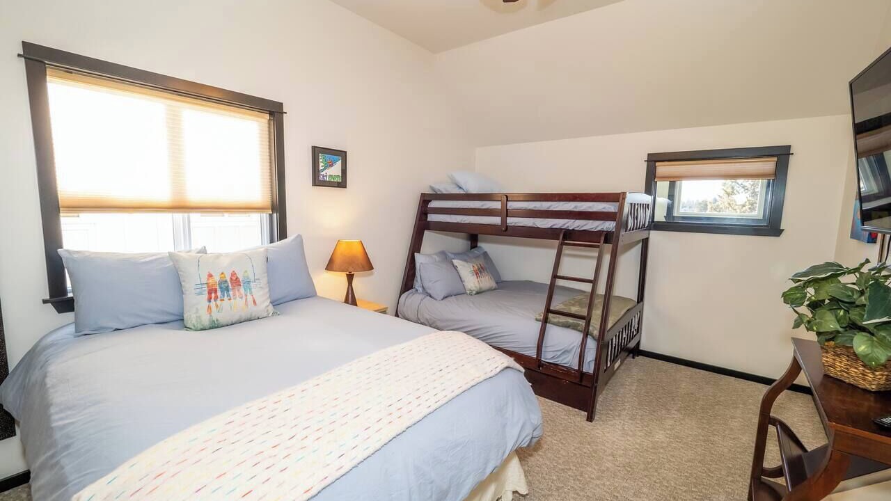 Photo of Bedroom in Sisters