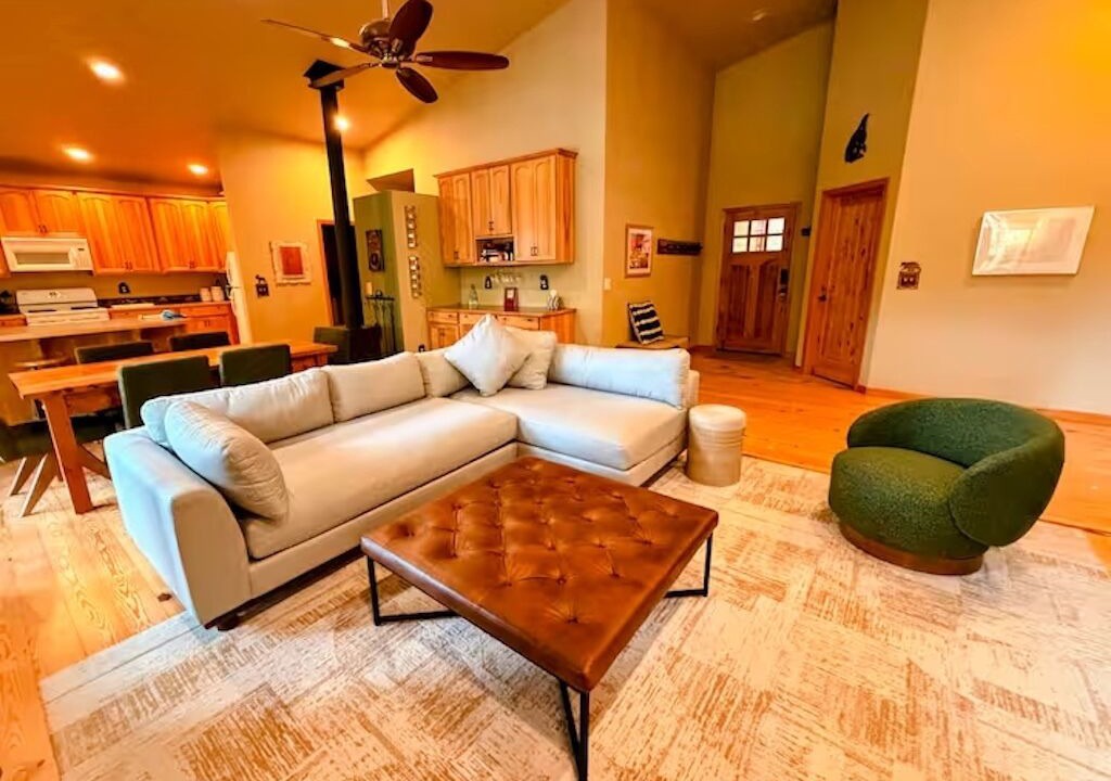 Photo of Livingroom in Glacier