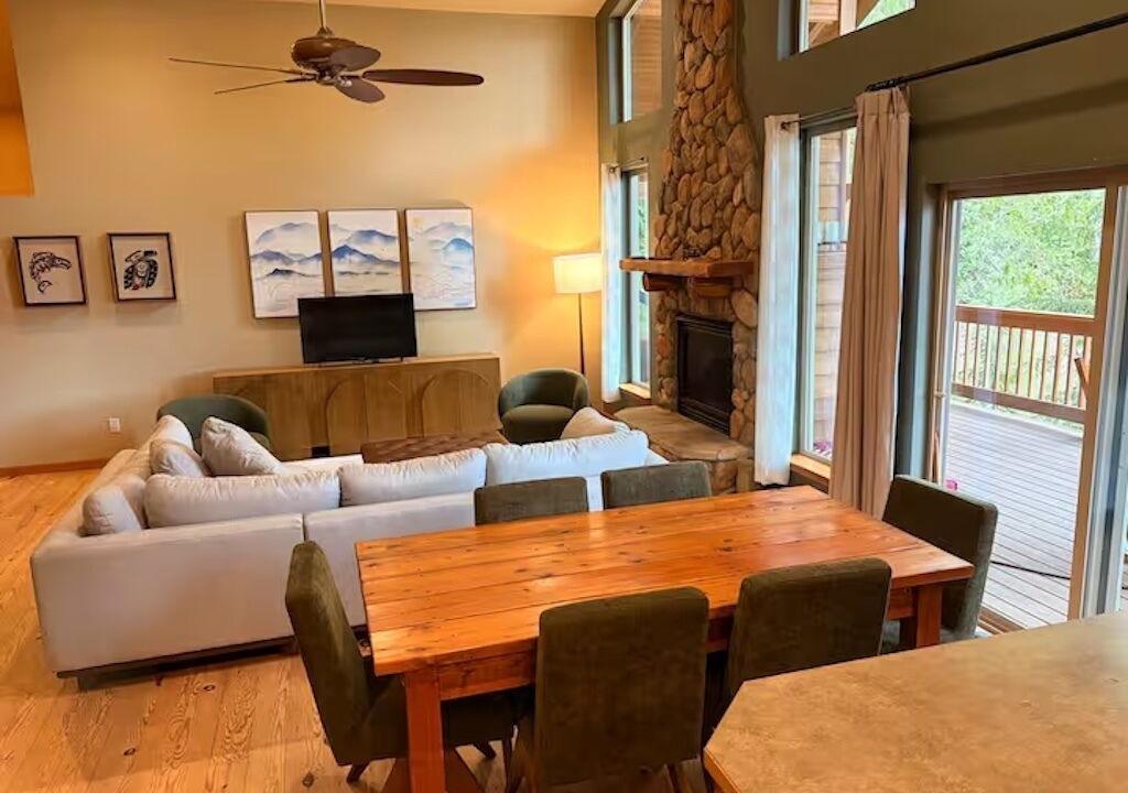 Photo of Livingroom in Glacier
