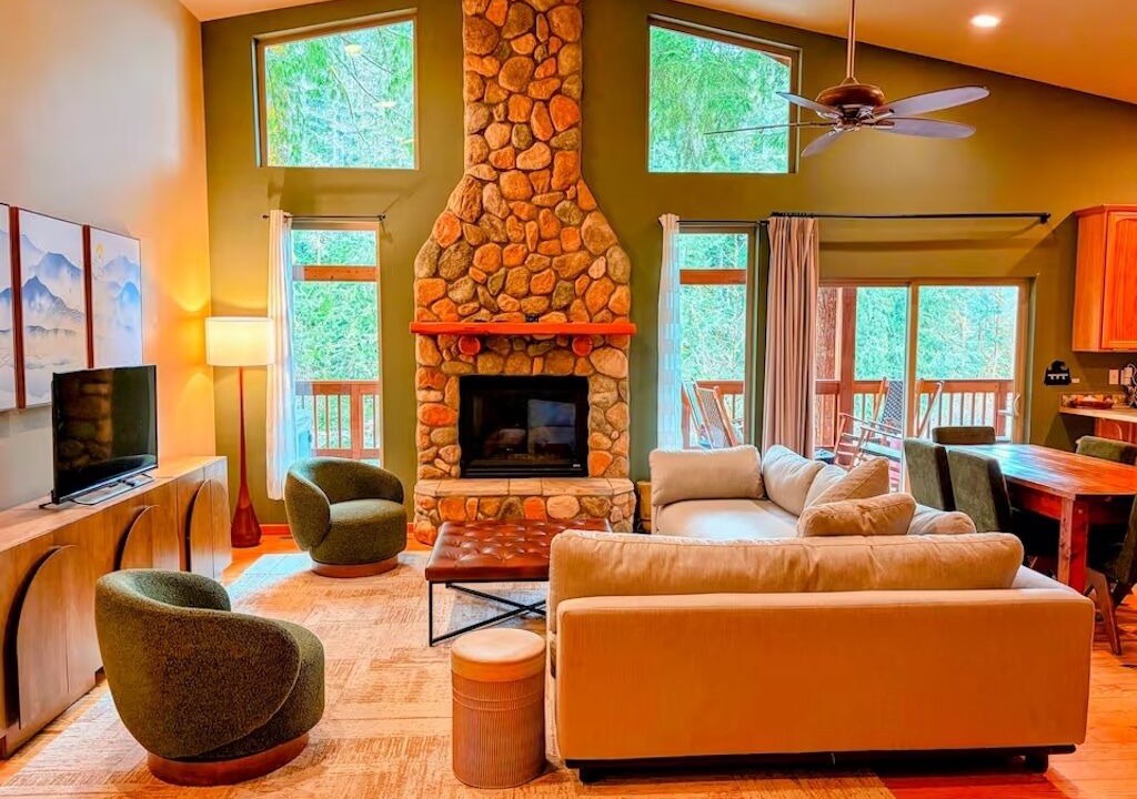 Photo of Livingroom in Glacier