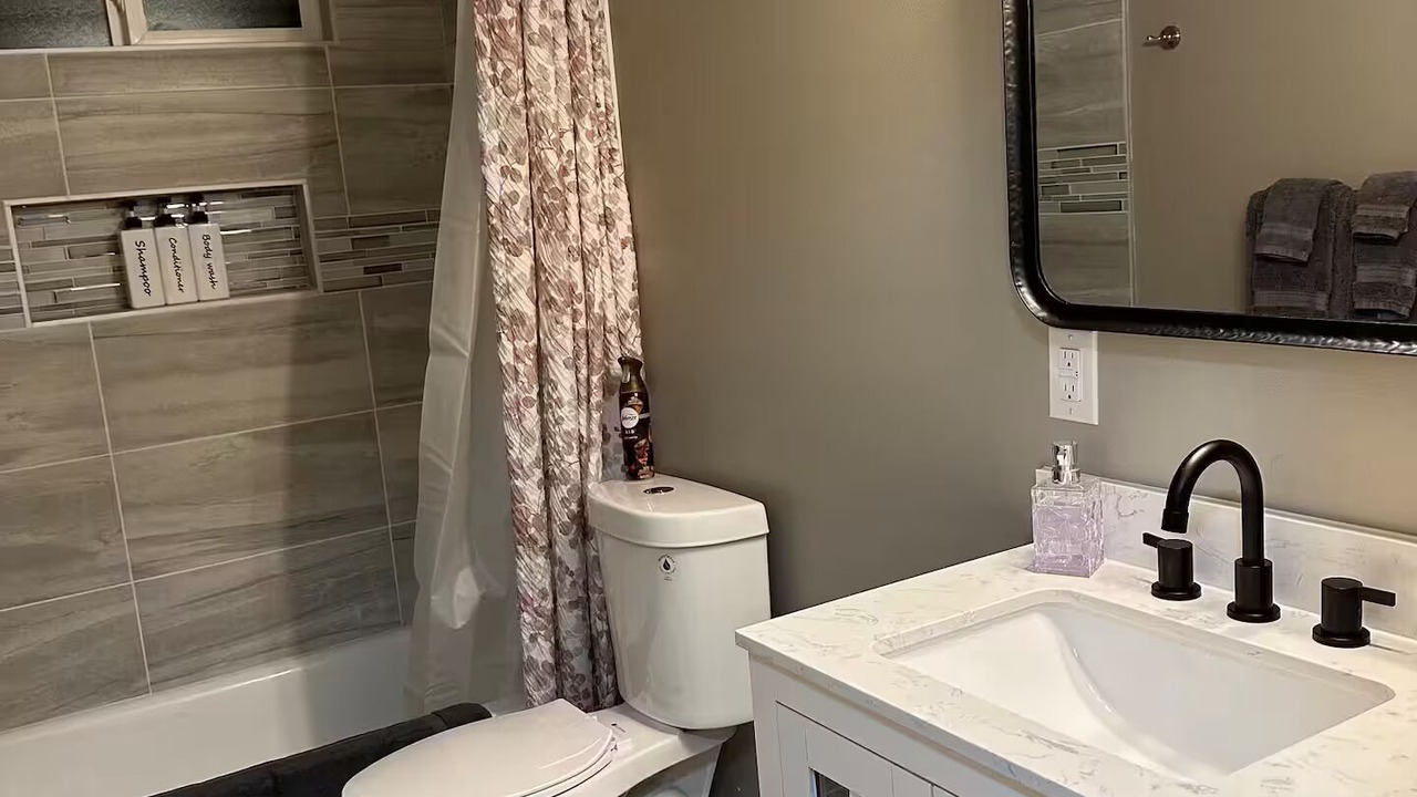 Photo of Bathroom in Gold Bar