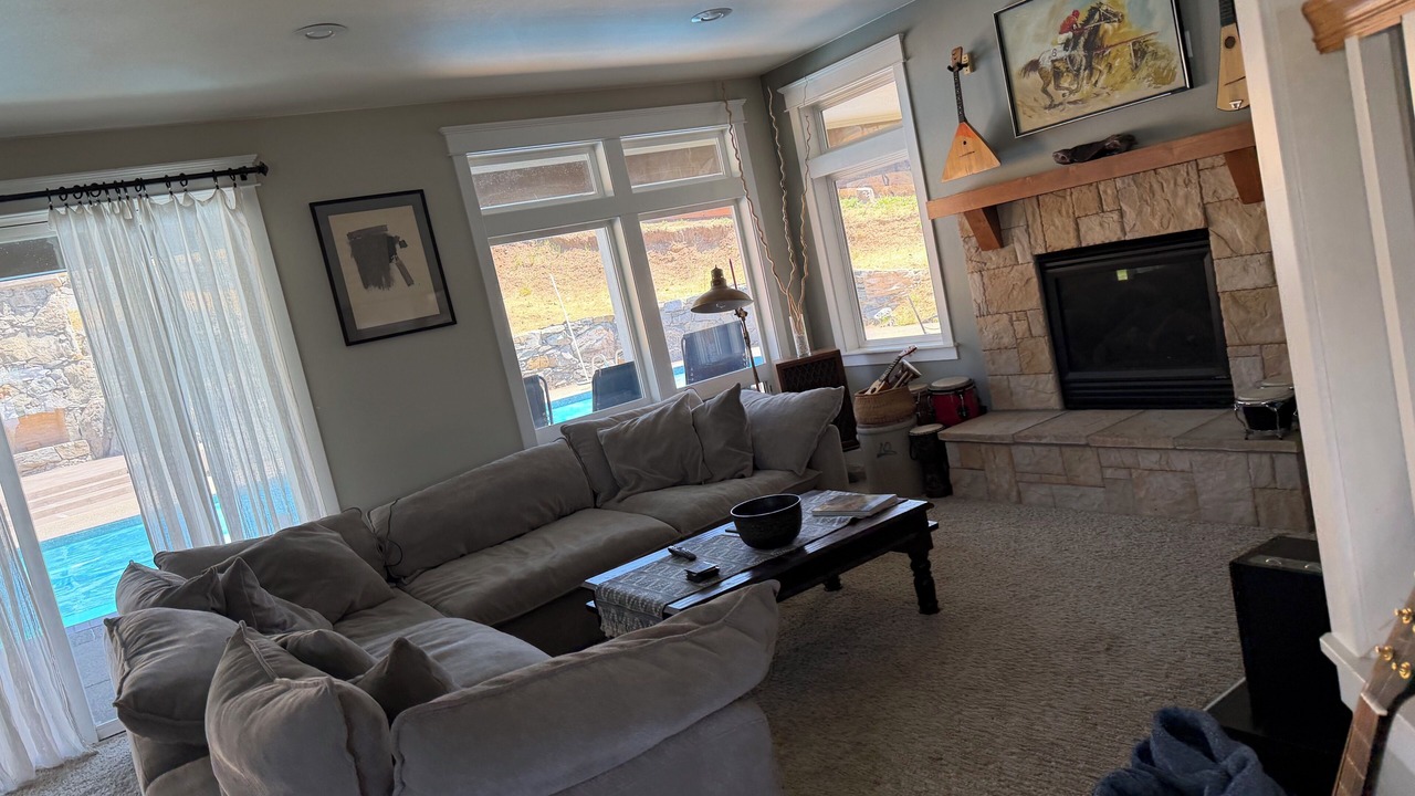 Photo of Livingroom in Ashland