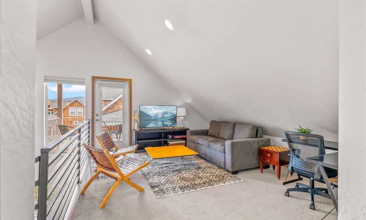 Photo of Livingroom in Dover Bay
