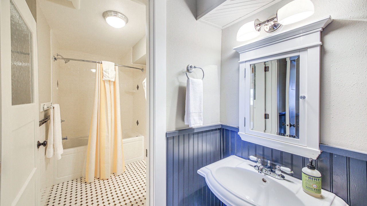 Photo of Bathroom in Ponder Point