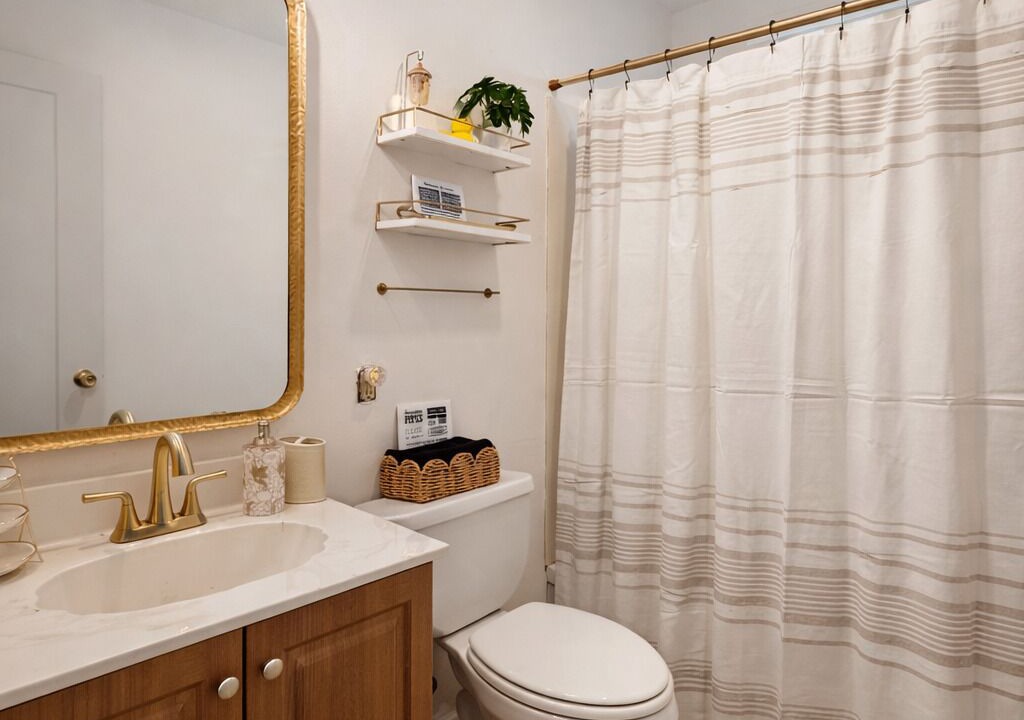 Photo of Bathroom in Yreka