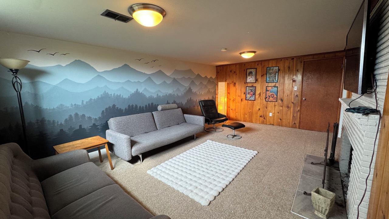 Photo of Livingroom in North Queen Anne
