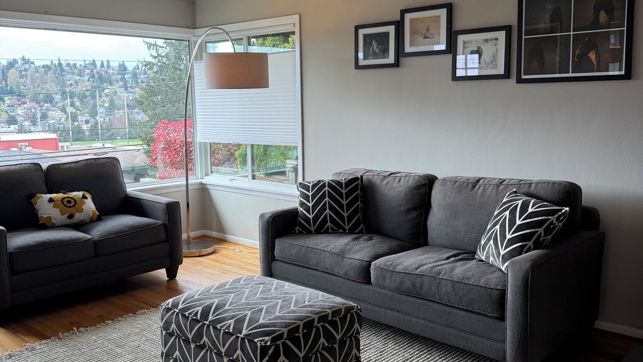 Photo of Livingroom in North Queen Anne