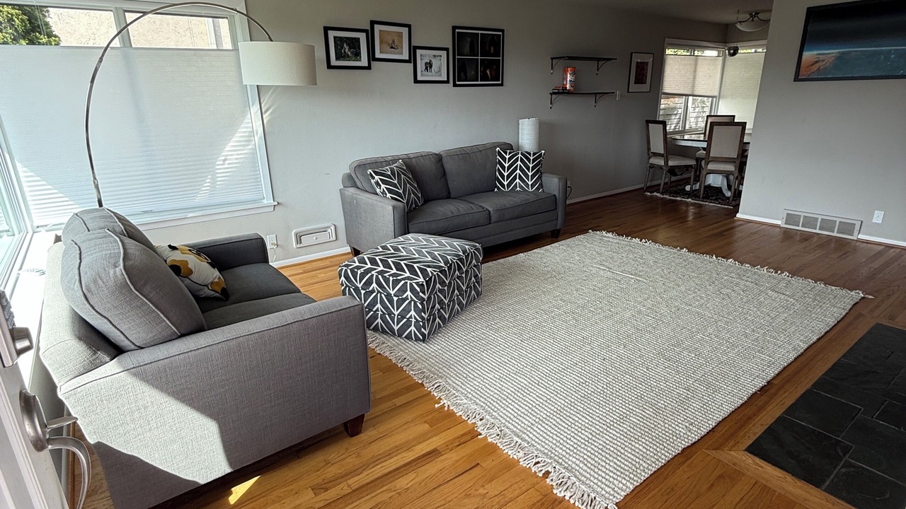 Photo of Livingroom in North Queen Anne