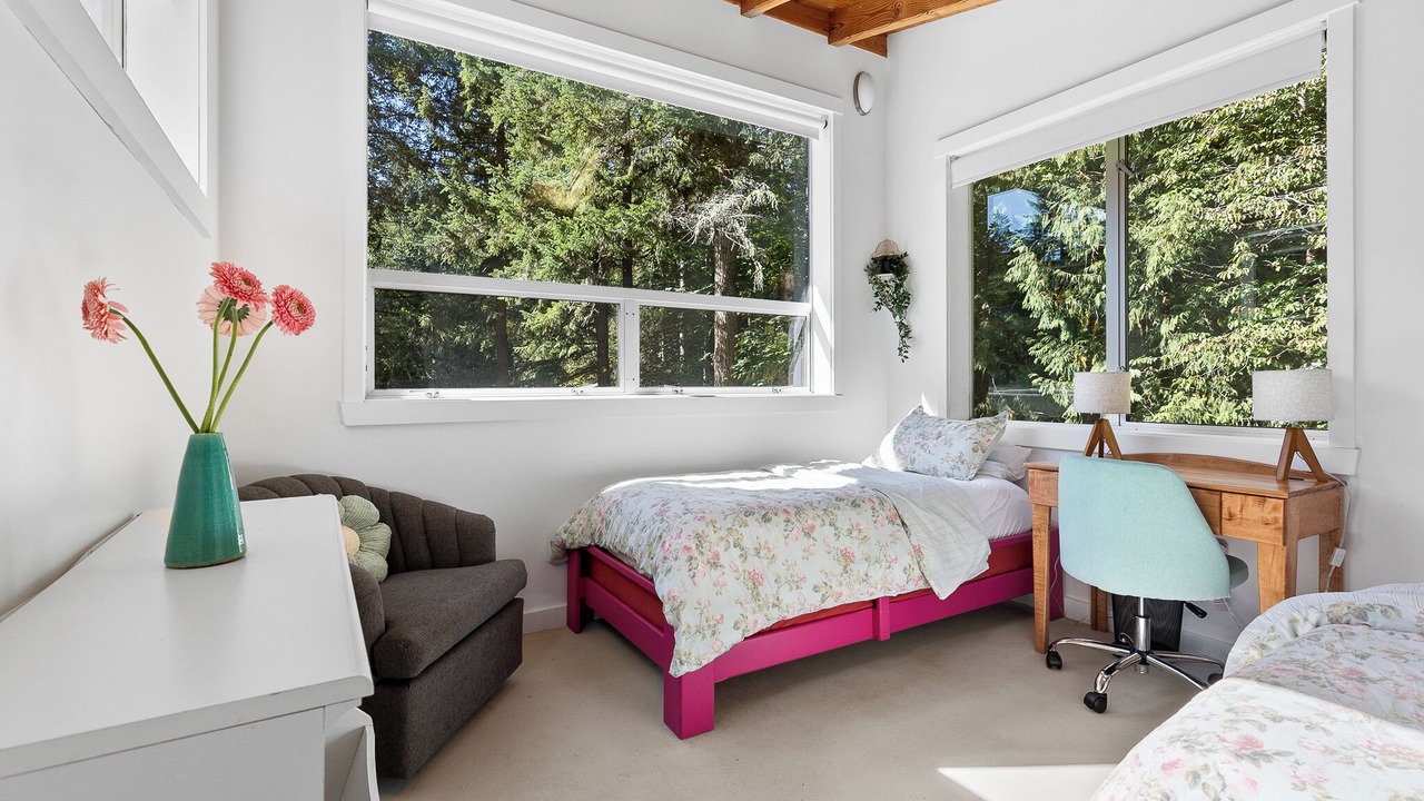 Photo of Bedroom in Rollingbay