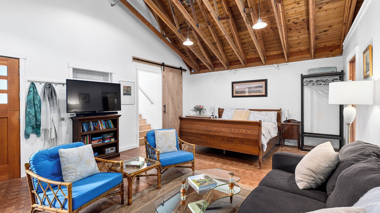 Photo of Livingroom in Rollingbay
