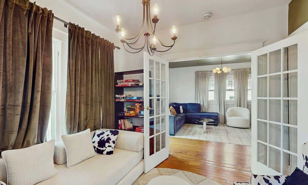 Photo of Livingroom in Shelby Hills