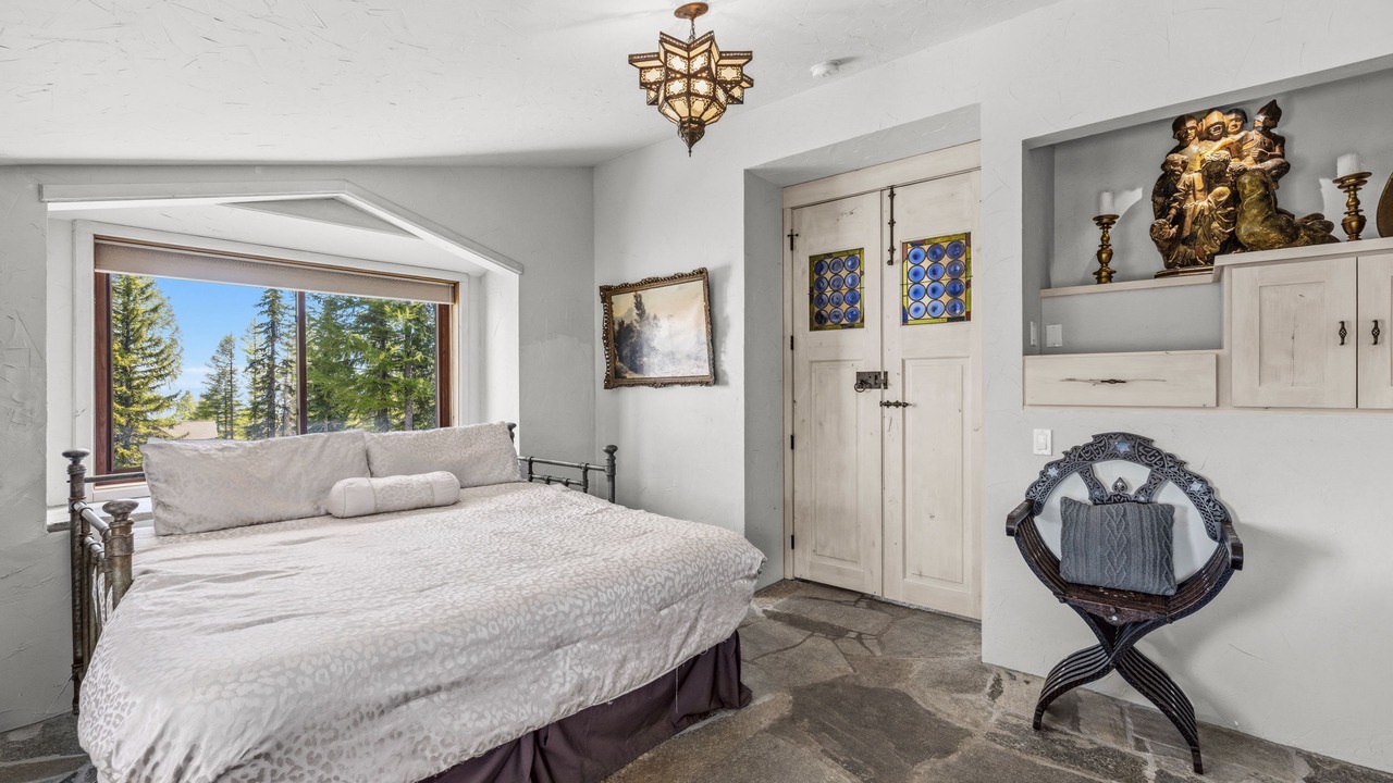 Photo of Bedroom in Sandpoint