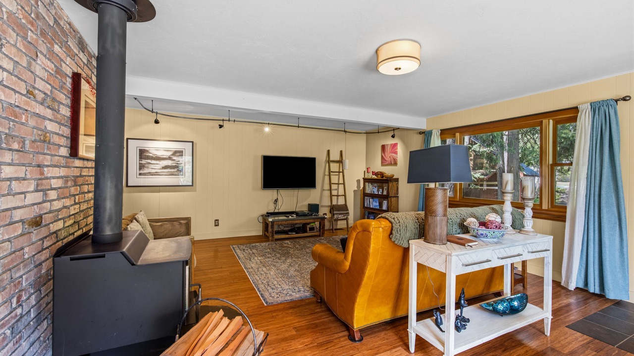 Photo of Livingroom in Sandpoint