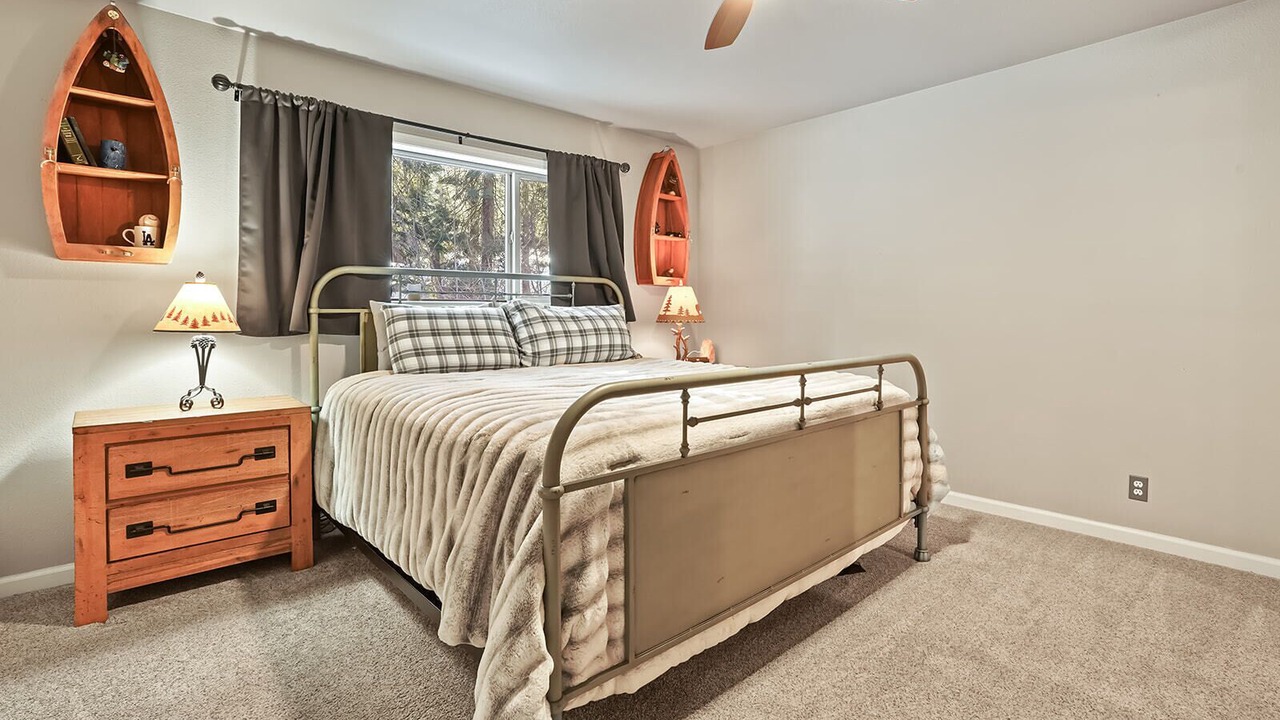 Photo of Bedroom in Garden Valley