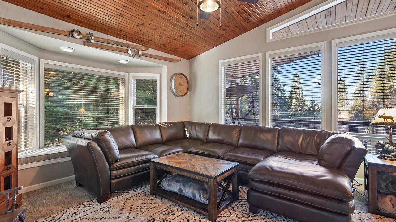 Photo of Livingroom in Garden Valley